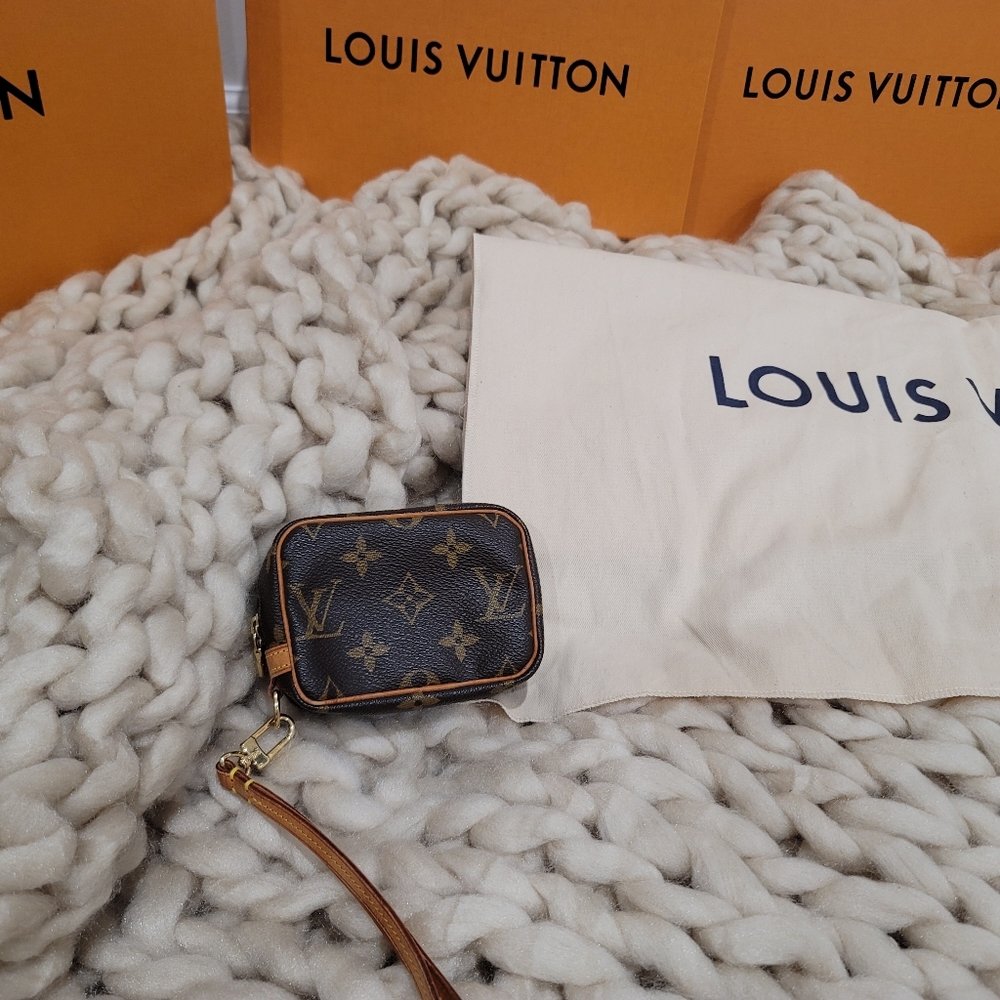 Louis Vuitton Wapity Wristlet